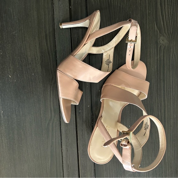 Nine West ankle wrap heels. 9M - Picture 3 of 5